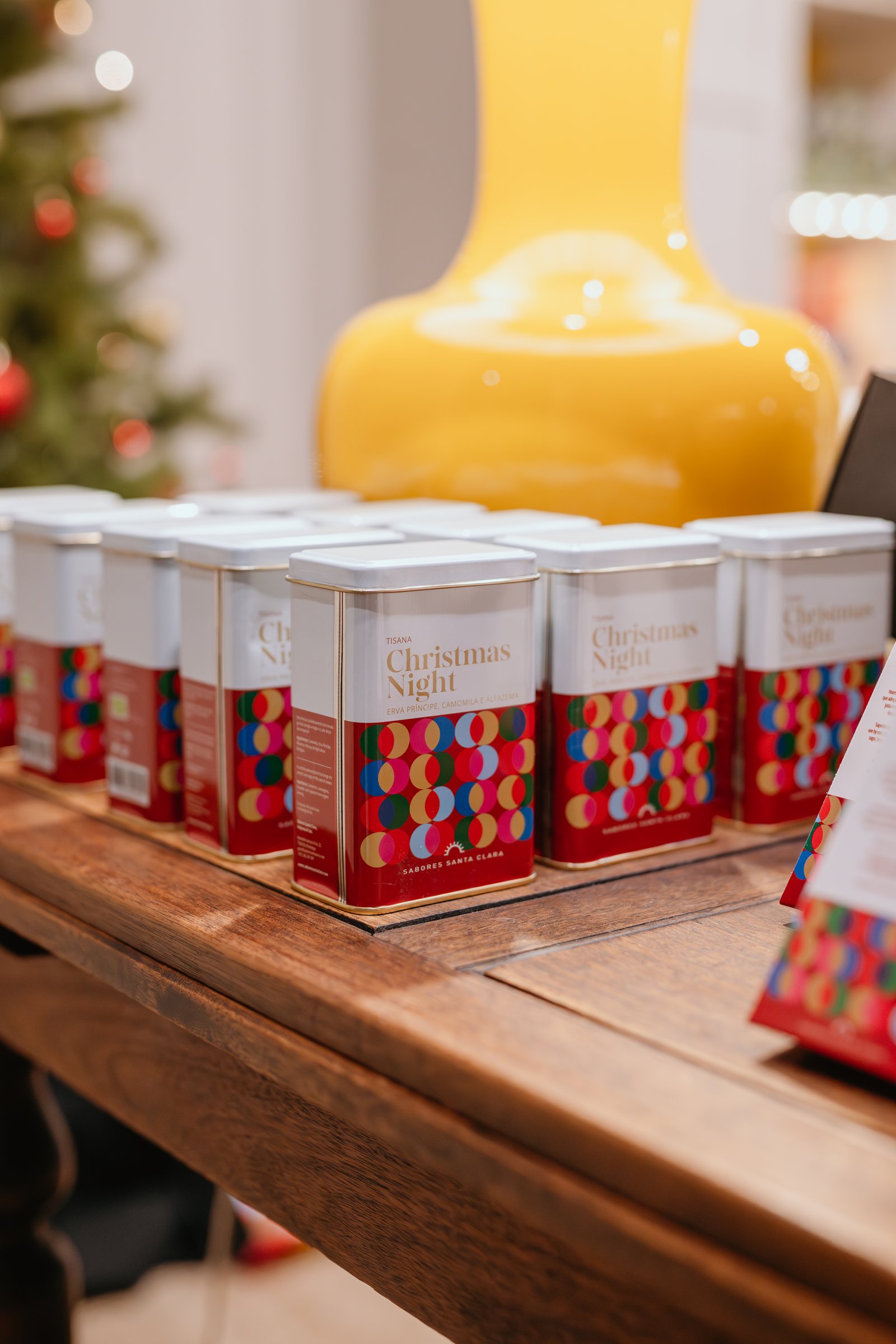 Latas de Tisana Christmas Night da gama especial de Natal Sabores Santa Clara
